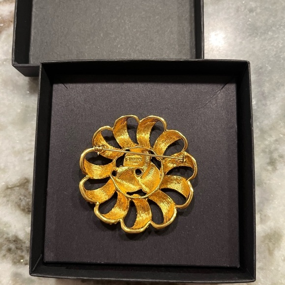 Vintage Monet Brooch - Picture 4 of 5